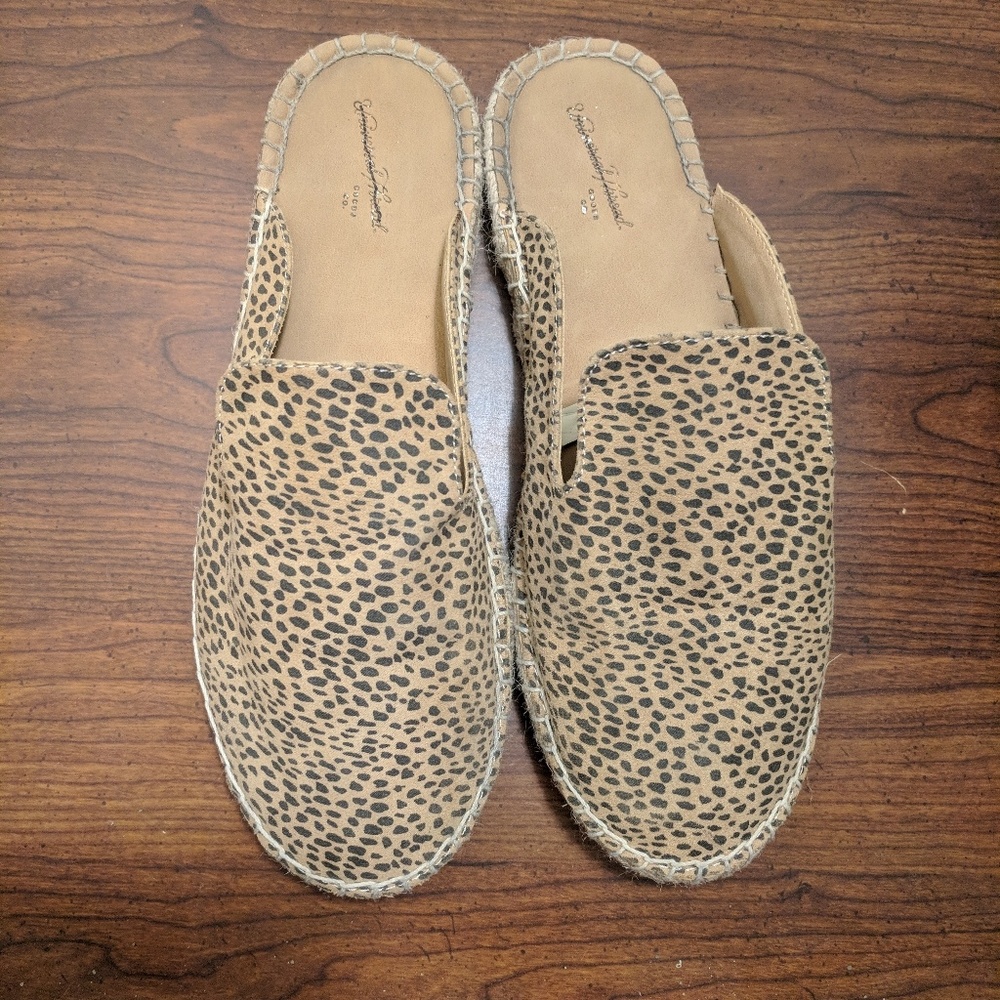 Universal Threads cheetah leopard print mules